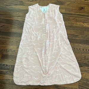 Halo sleeveless sleep sack. Pink and white. Size medium, 16-24 lbs